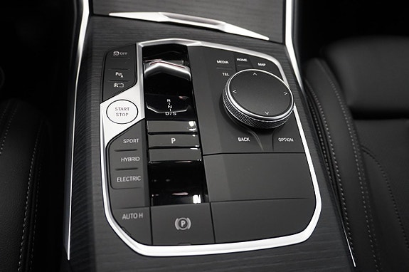 BMW 330e 9 of 18