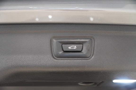 BMW 330e 15 of 18