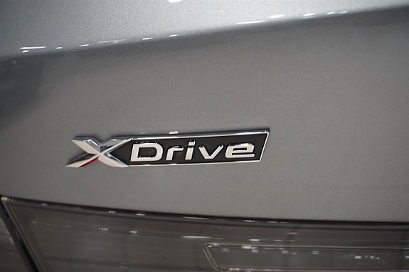 BMW 330e 17 of 18