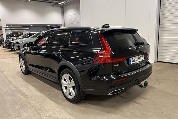 Volvo V60 Cross Country 4 of 24