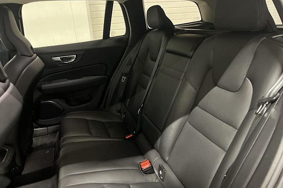 Volvo V60 Cross Country 8 of 24
