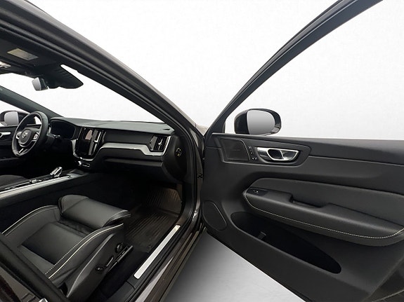 Volvo XC60 30 of 30