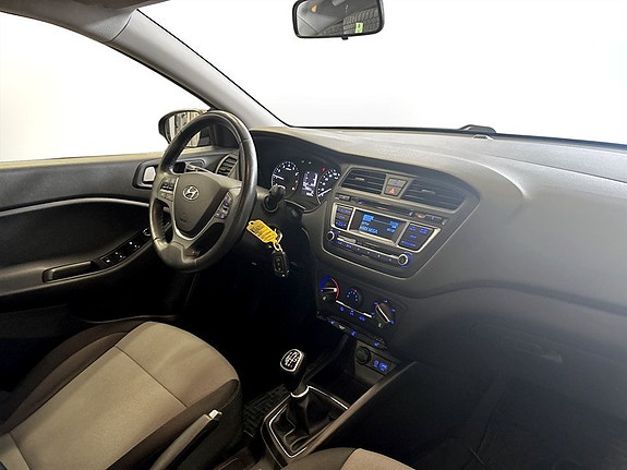 Hyundai i20 11 of 15