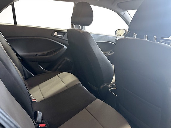 Hyundai i20 12 of 15