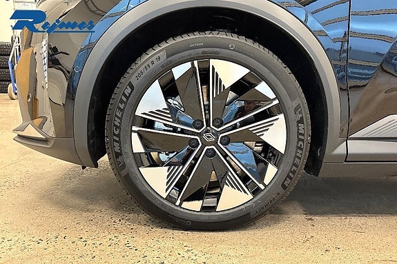 Renault Scenic E-Tech 10 of 19