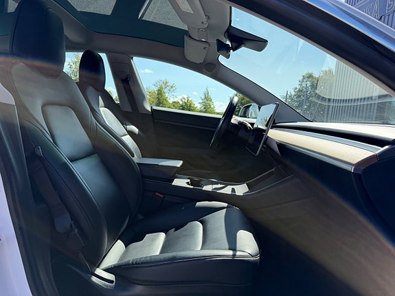 Tesla Model 3 17 of 22