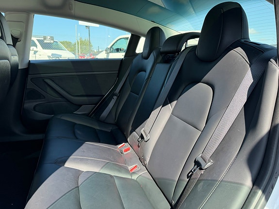 Tesla Model 3 20 of 22