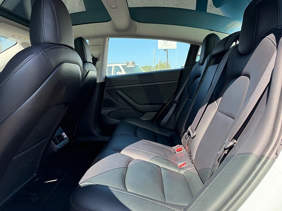 Tesla Model 3 21 of 22
