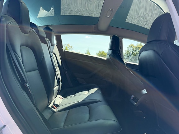 Tesla Model 3 19 of 22