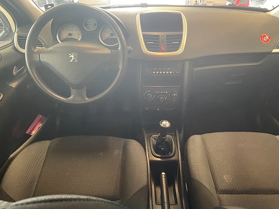 Peugeot 207 8 of 11