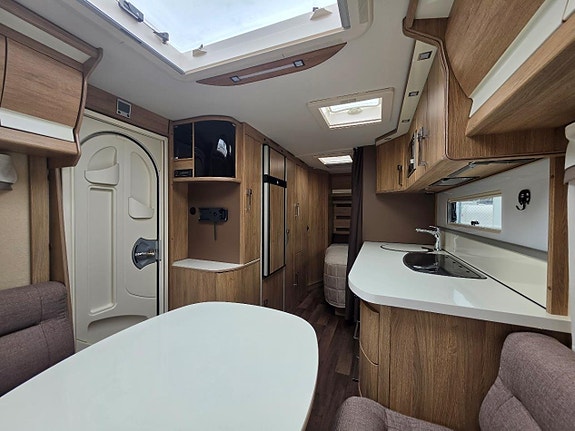 Kabe SMARAGD 520 XL Dubbelbädd Smal resevagn 4 of 13