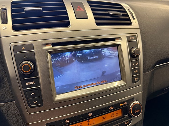 Toyota Avensis 8 of 12