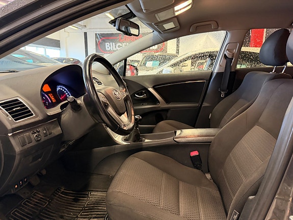 Toyota Avensis 10 of 12