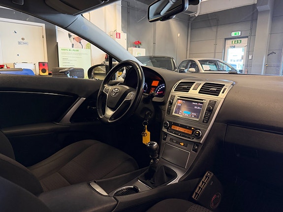 Toyota Avensis 22 of 27