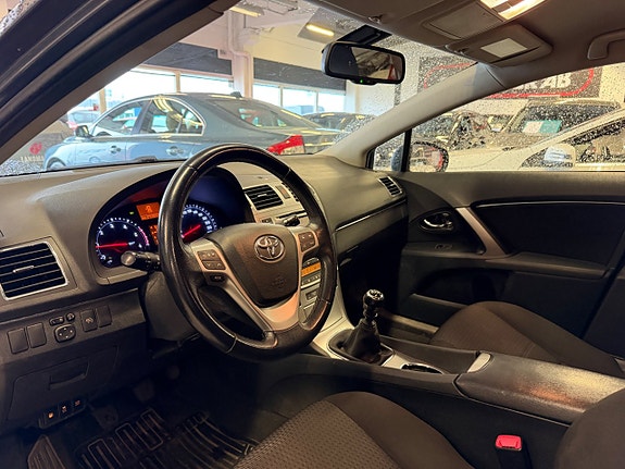 Toyota Avensis 7 of 12
