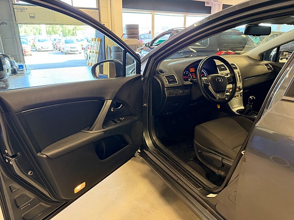 Toyota Avensis 8 of 27
