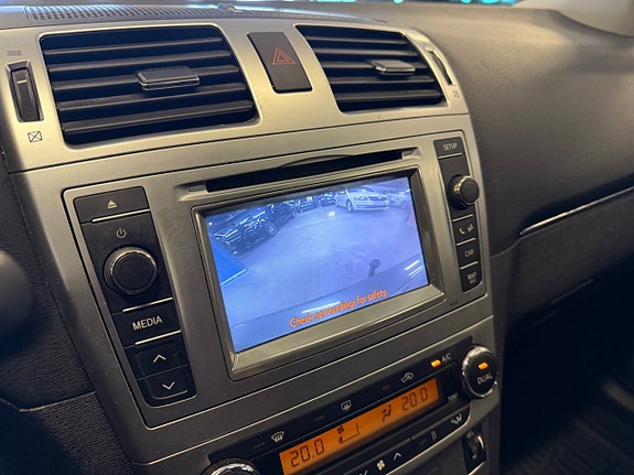 Toyota Avensis 12 of 27