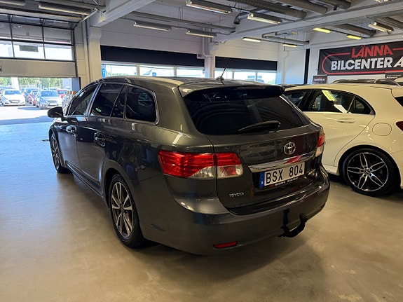 Toyota Avensis 7 of 27