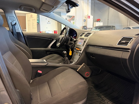 Toyota Avensis 19 of 27