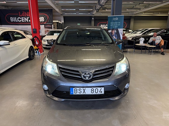 Toyota Avensis 2 of 12