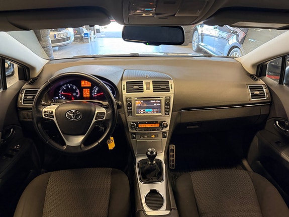 Toyota Avensis 23 of 27