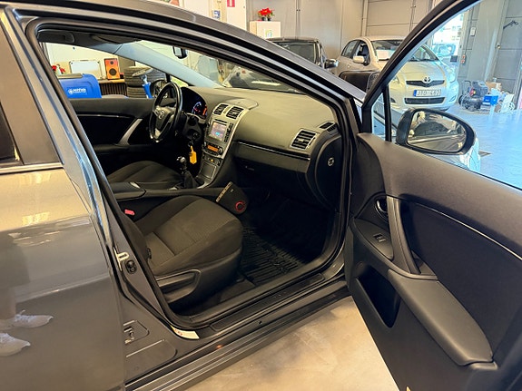 Toyota Avensis 17 of 27