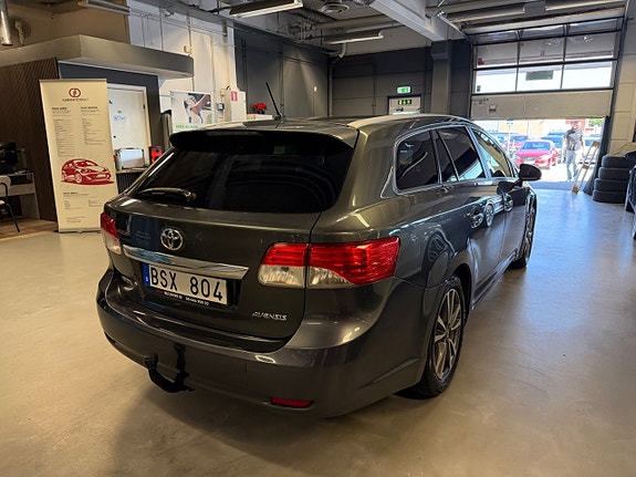 Toyota Avensis 5 of 27