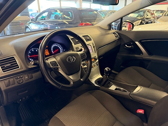 Toyota Avensis 11 of 27
