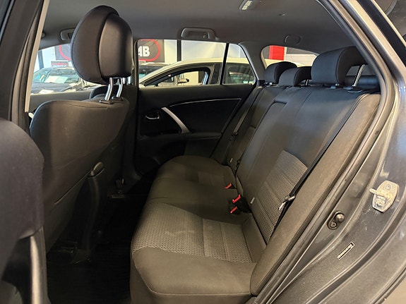 Toyota Avensis 26 of 27