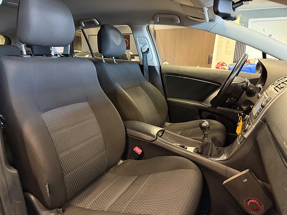 Toyota Avensis 24 of 27