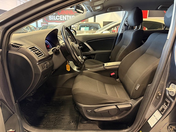 Toyota Avensis 10 of 27