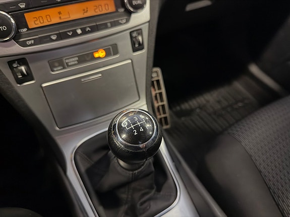 Toyota Avensis 14 of 27