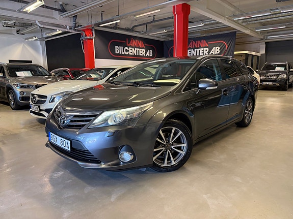 Toyota Avensis 2 of 27