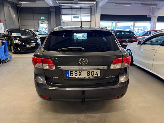 Toyota Avensis 6 of 27