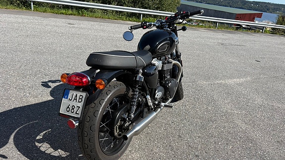 Triumph BONNEVILLE T100 2 of 3