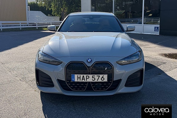 BMW i4 3 of 18
