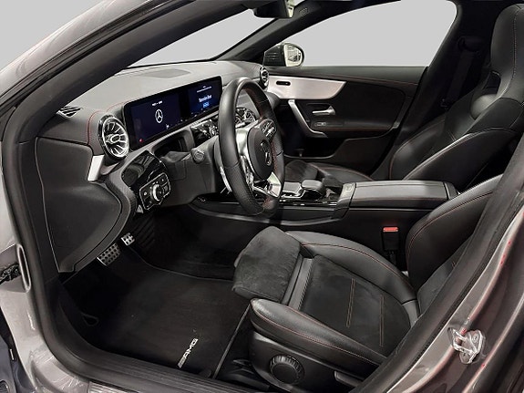 Mercedes-Benz CLA200 13 of 19