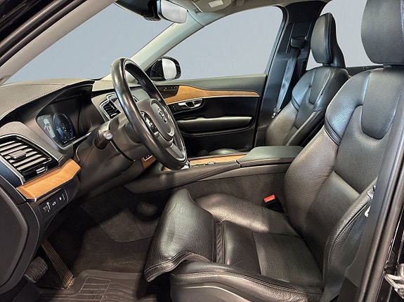 Volvo XC90 7 of 27