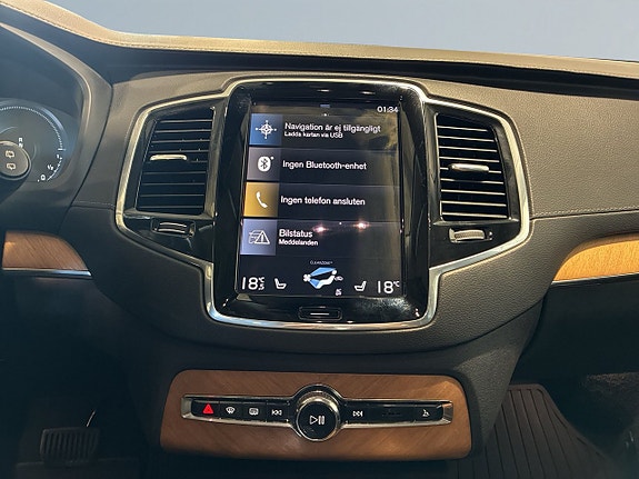 Volvo XC90 10 of 27