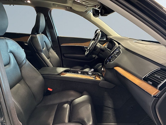 Volvo XC90 9 of 27