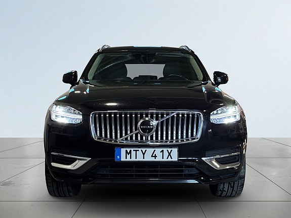 Volvo XC90 2 of 27