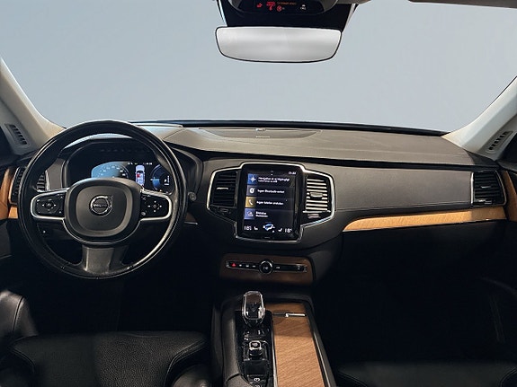 Volvo XC90 8 of 27
