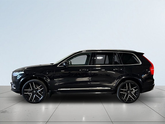 Volvo XC90 3 of 27