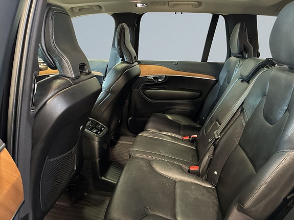 Volvo XC90 11 of 27