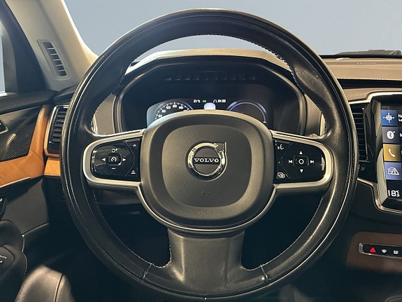 Volvo XC90 15 of 27