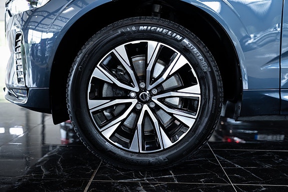 Volvo XC60 8 of 30