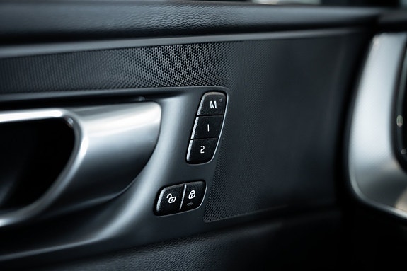 Volvo XC60 25 of 30
