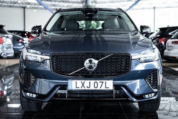 Volvo XC60 2 of 30