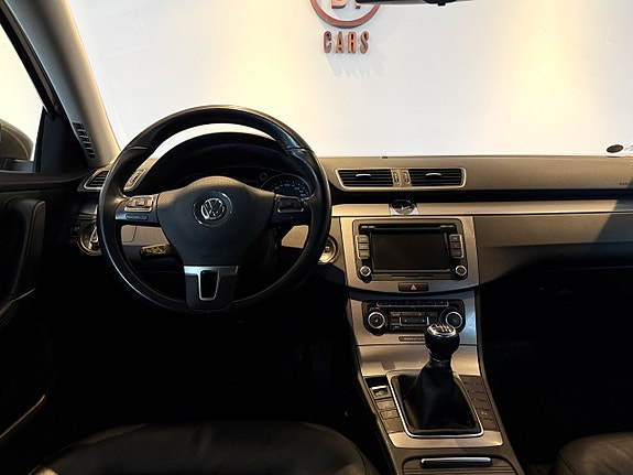 Volkswagen Passat 13 of 20