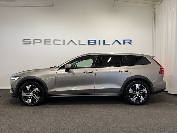 Volvo V60 Cross Country 2 of 25